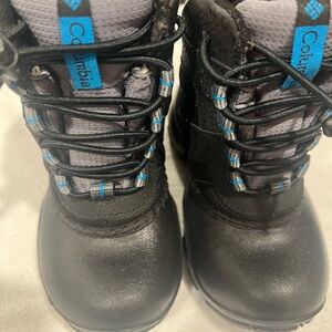 New Columbia Kids Black and Blue Boots